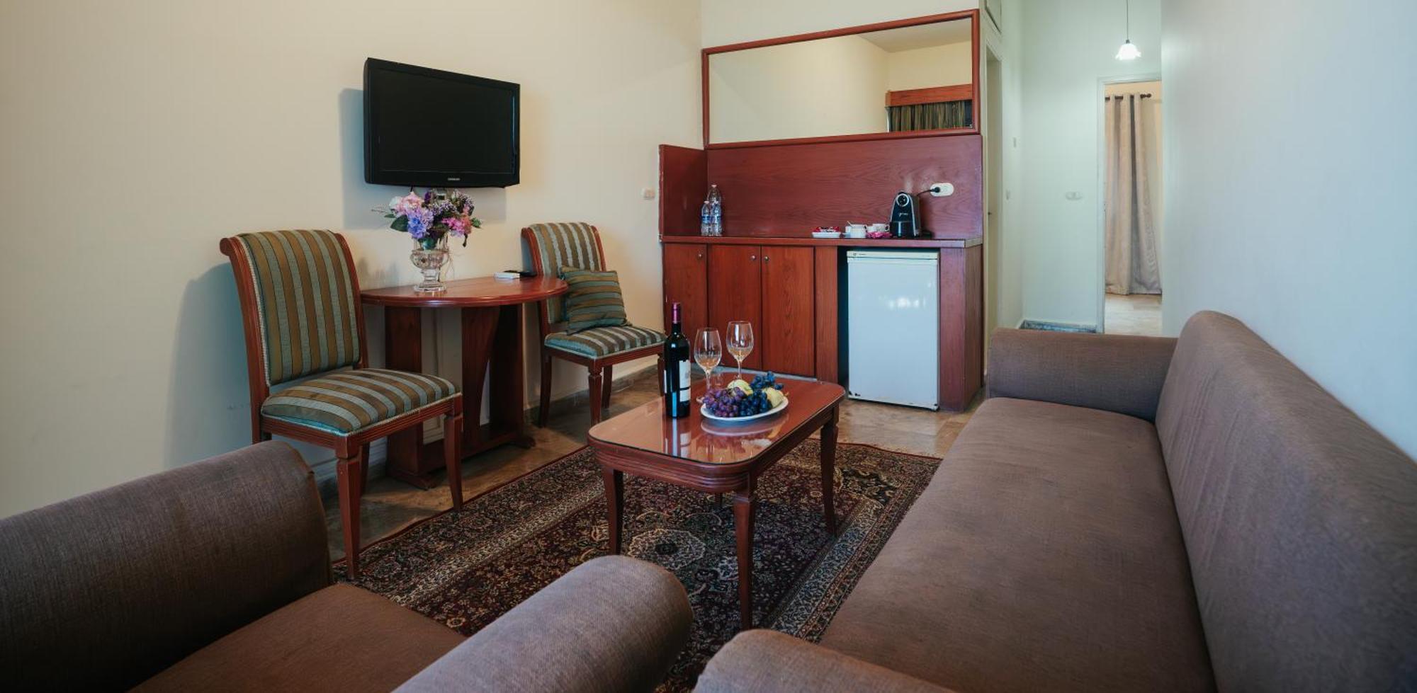 Holiday Suites Hotel & Beach Resort Джуния Екстериор снимка