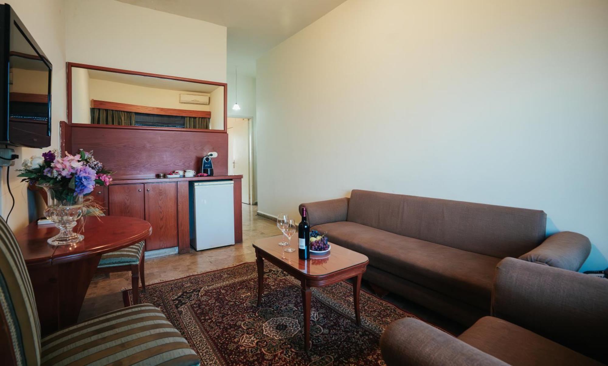 Holiday Suites Hotel & Beach Resort Джуния Екстериор снимка