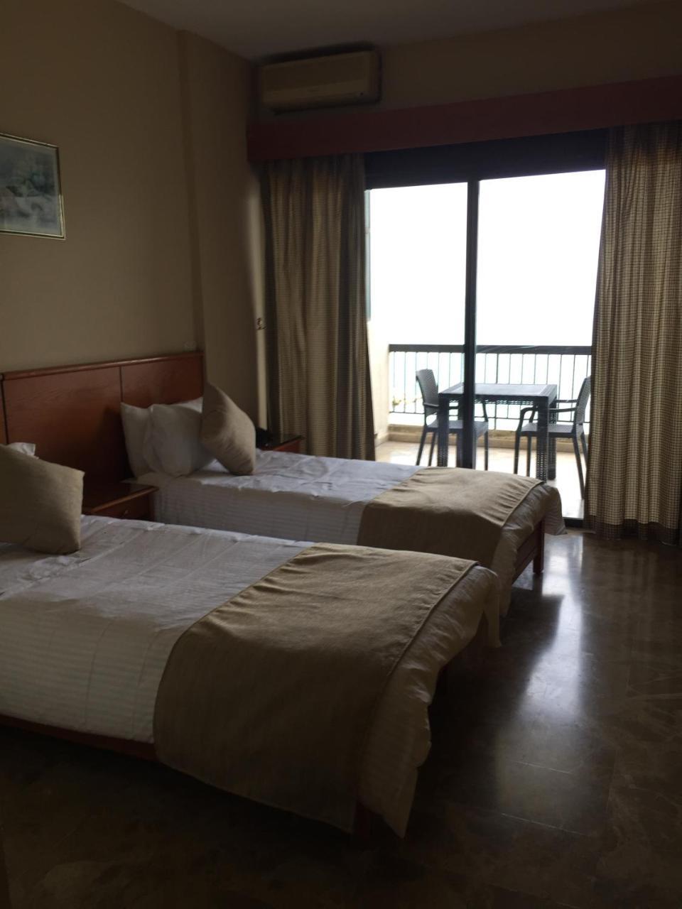 Holiday Suites Hotel & Beach Resort Джуния Екстериор снимка