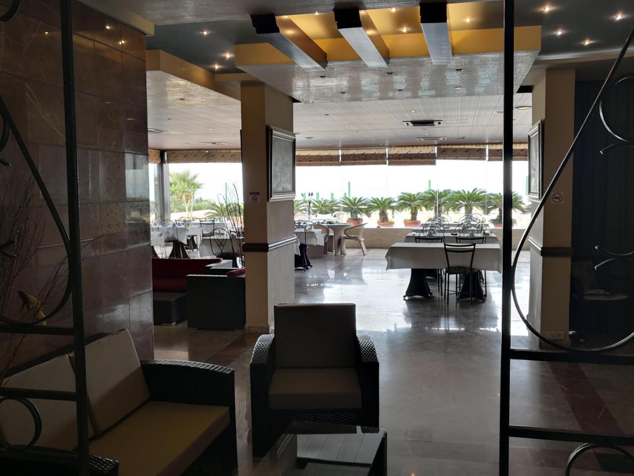 Holiday Suites Hotel & Beach Resort Джуния Екстериор снимка