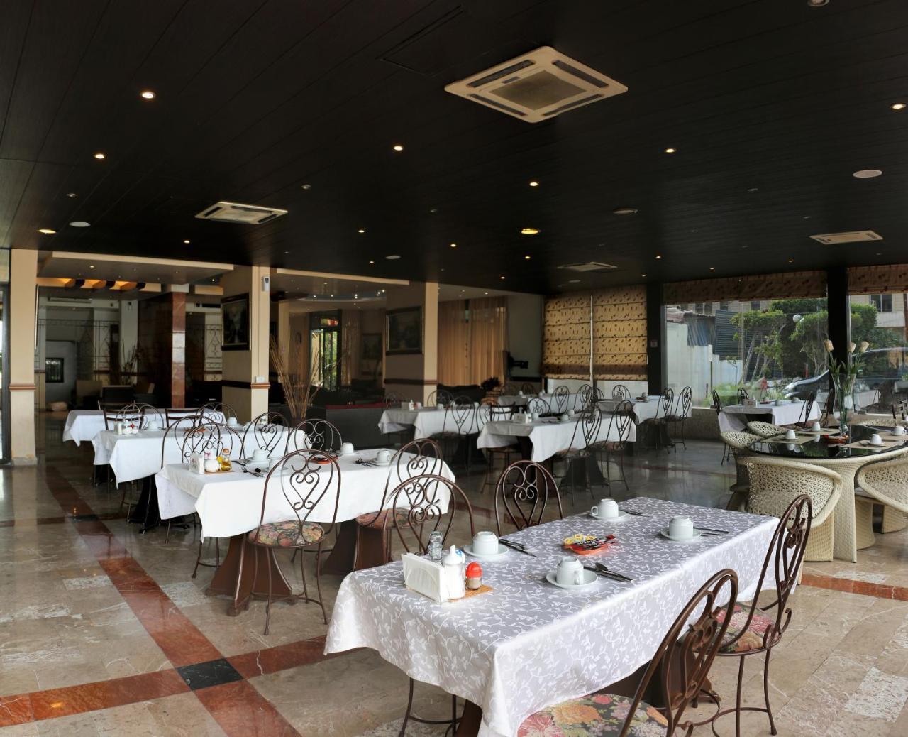 Holiday Suites Hotel & Beach Resort Джуния Екстериор снимка