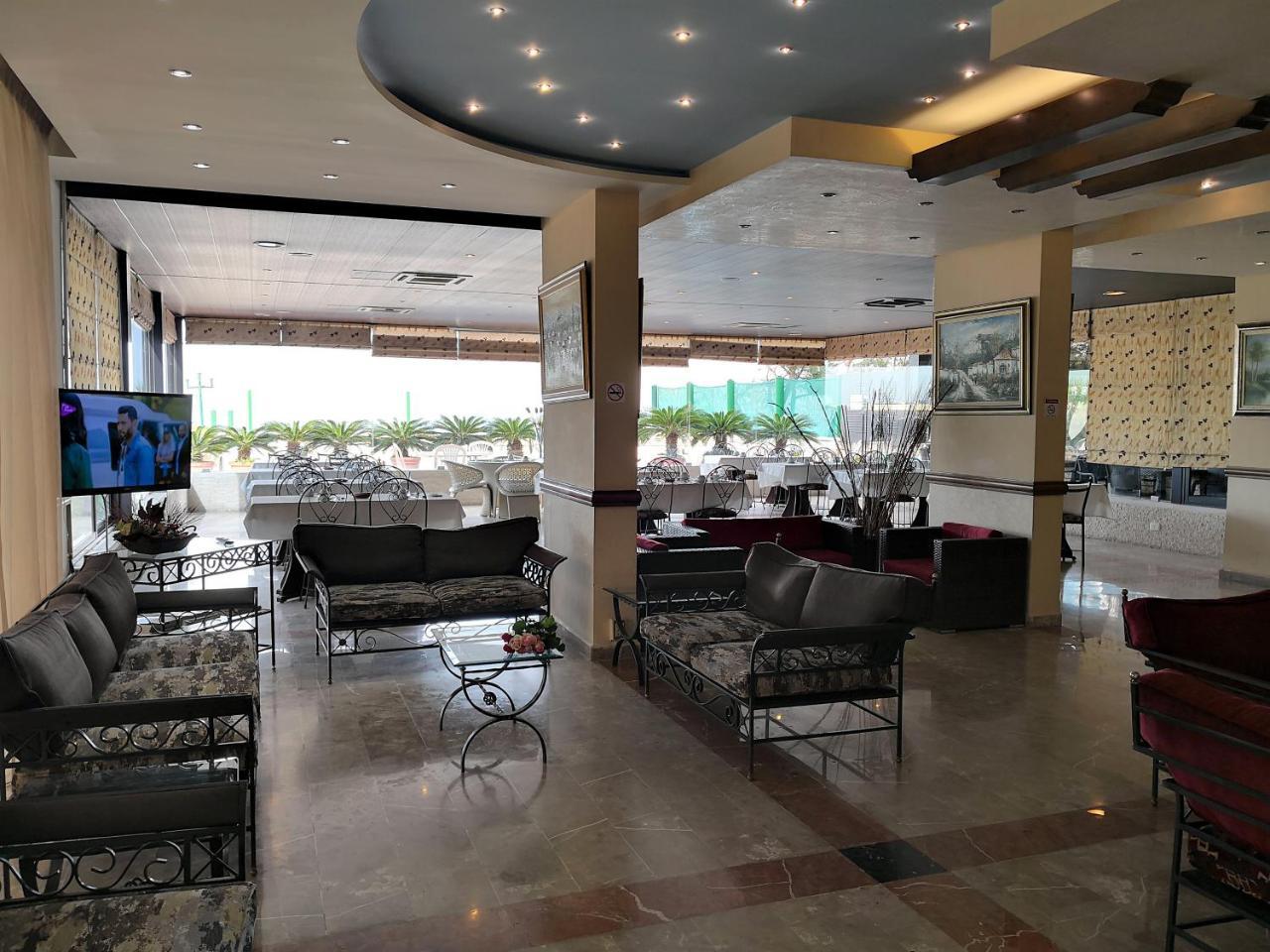 Holiday Suites Hotel & Beach Resort Джуния Екстериор снимка