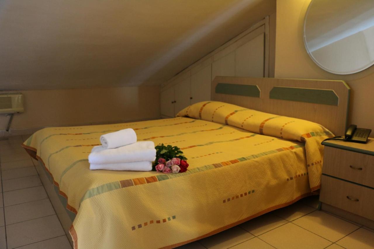 Holiday Suites Hotel & Beach Resort Джуния Екстериор снимка