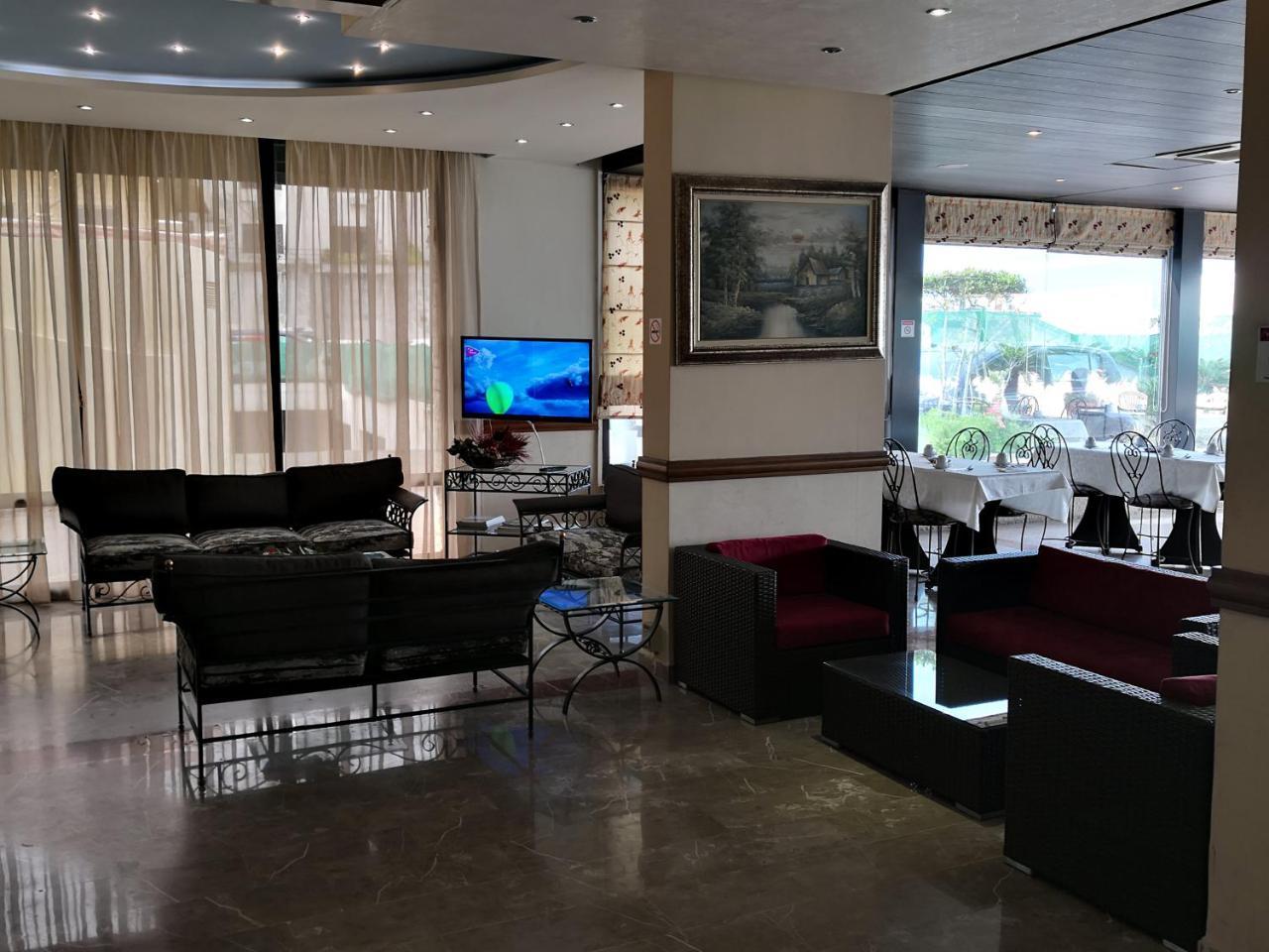 Holiday Suites Hotel & Beach Resort Джуния Екстериор снимка