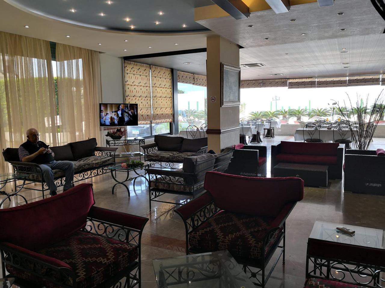 Holiday Suites Hotel & Beach Resort Джуния Екстериор снимка