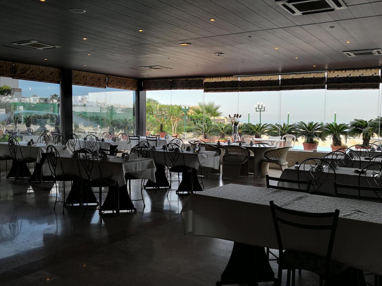 Holiday Suites Hotel & Beach Resort Джуния Екстериор снимка